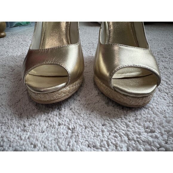 Lilly Pulitzer Size 9 Gold Metallic Kristin Wedge Peeptoe Sandal - Picture 4 of 16